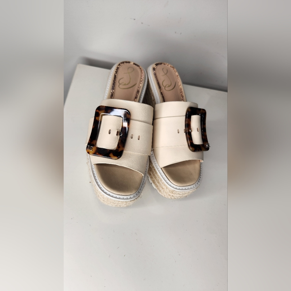 Elegant Cream Platform Sandals - Picture 6 of 9
